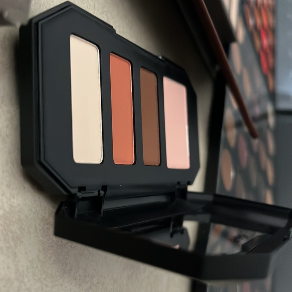 Nude lovers bundle makeup/eyeshadow brand new in boxes. - Picture 4 of 5